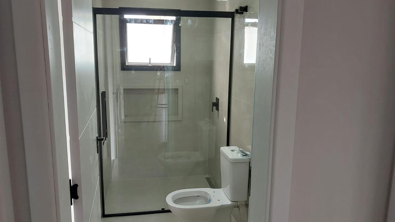 Box de banheiro em vidro padrão da Vidros FV — foto 13