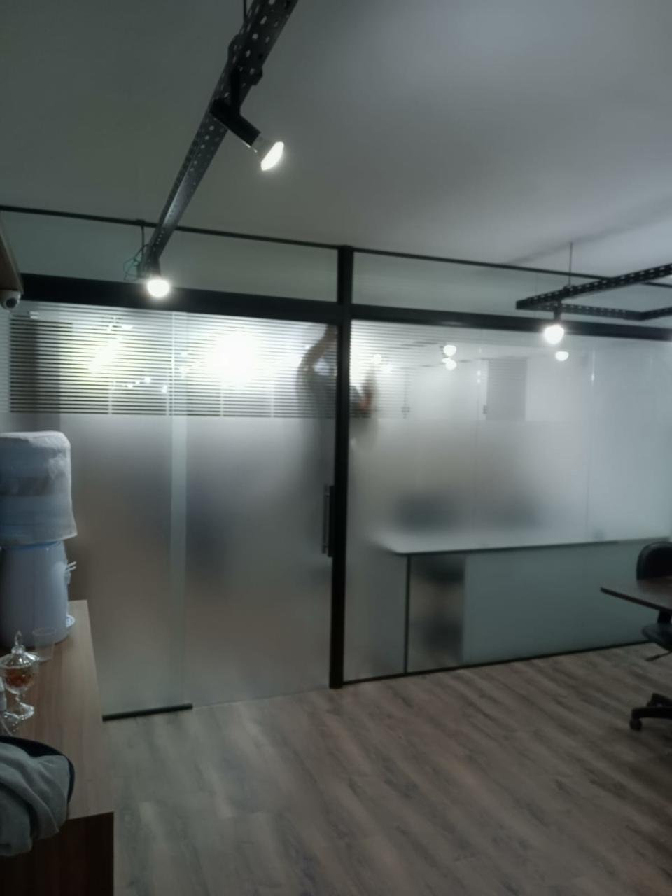 Porta, janela ou divisória de vidro executada pela Vidros FV — foto 2